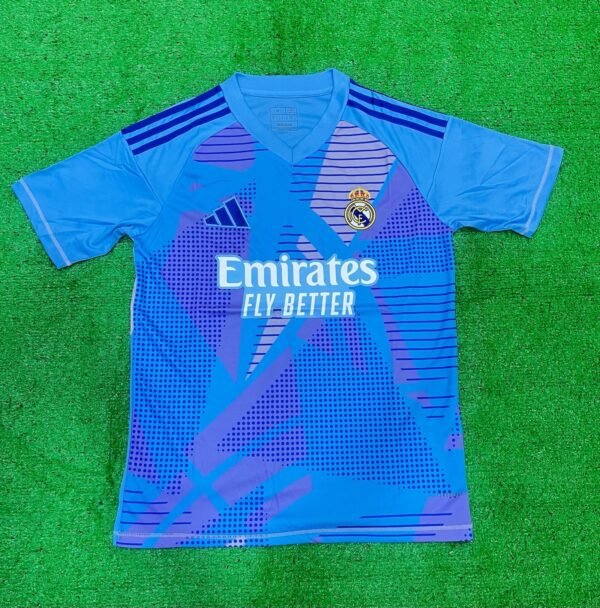 REAL MADRID GOALKEEPER 24/25
(FAN VERSION)