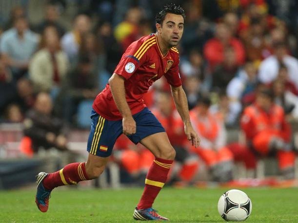 10. Xavi Hernández Barcelona 2004–05 Home Kit